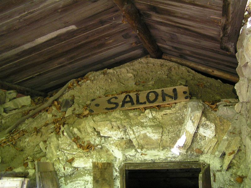 saloon
