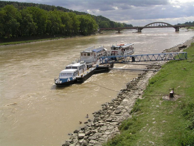 PN prĂ­stav + most
voda kalna po zaplave
