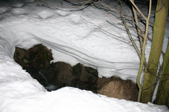 ZasneĹľenĂ˝ prameďż˝?
schody schovanĂ© pod snehom...
