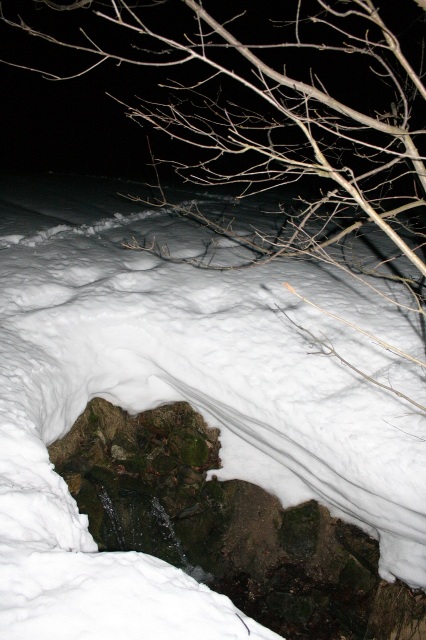ZasneĹľenĂ˝ prameďż˝?
schody schovanĂ© pod snehom...
