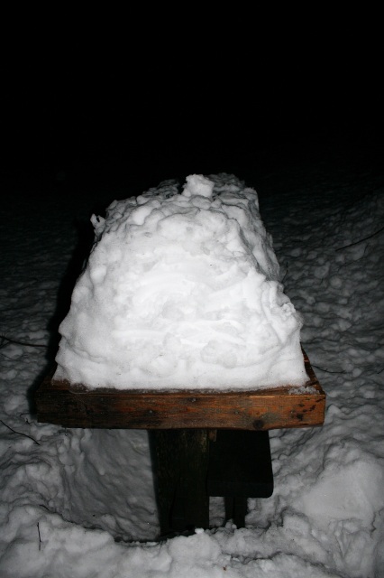 StolĂ­k
moĹľno je pod snehom prekvapenie :)
